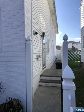 a view of entryway and hall