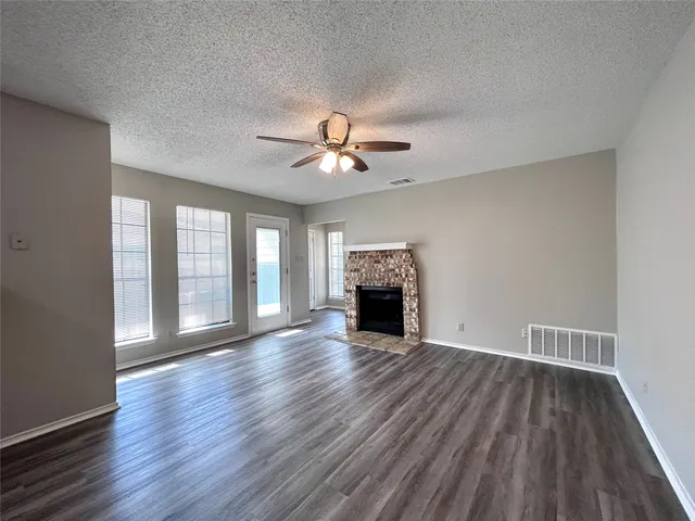 $1,395 | 9305 Kempler Drive, Unit B, Austin, TX 78748