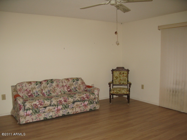 11044 West Oak Ridge Road Sun City, AZ 85351 - Photo 15 of 26 family room area