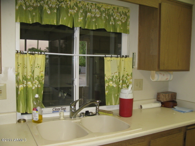 11044 West Oak Ridge Road Sun City, AZ 85351 - Photo 4 of 26 Kitchen area