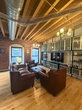 $5,400 | 111 Beach Street, Unit 2E, Boston, MA 02111