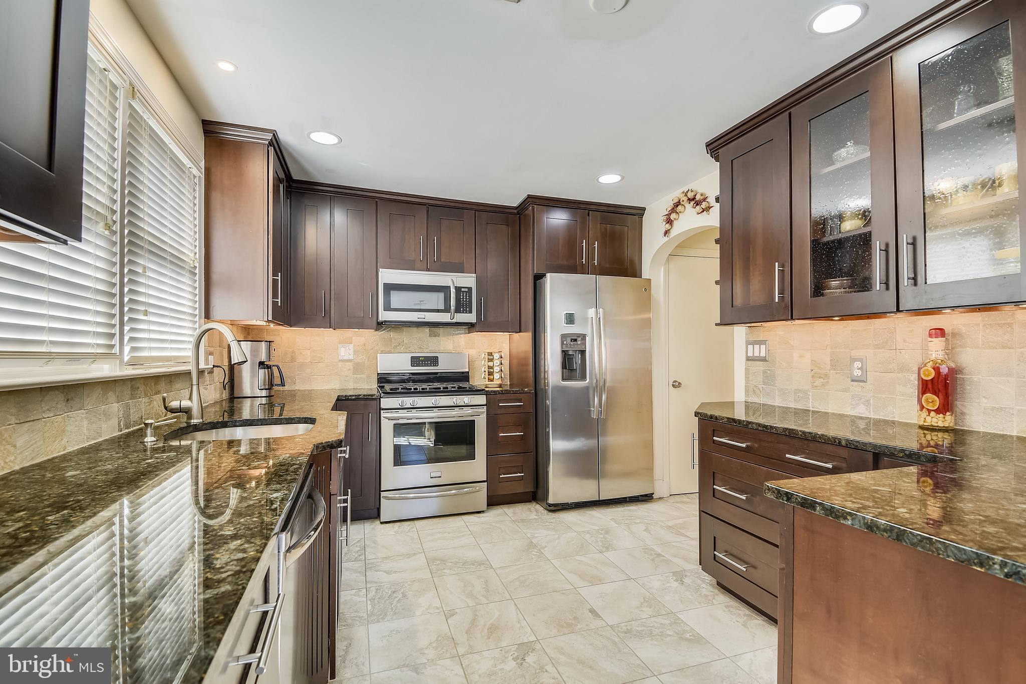 434 South Rolling Road Baltimore, MD 21228 - Photo 3 of 35
