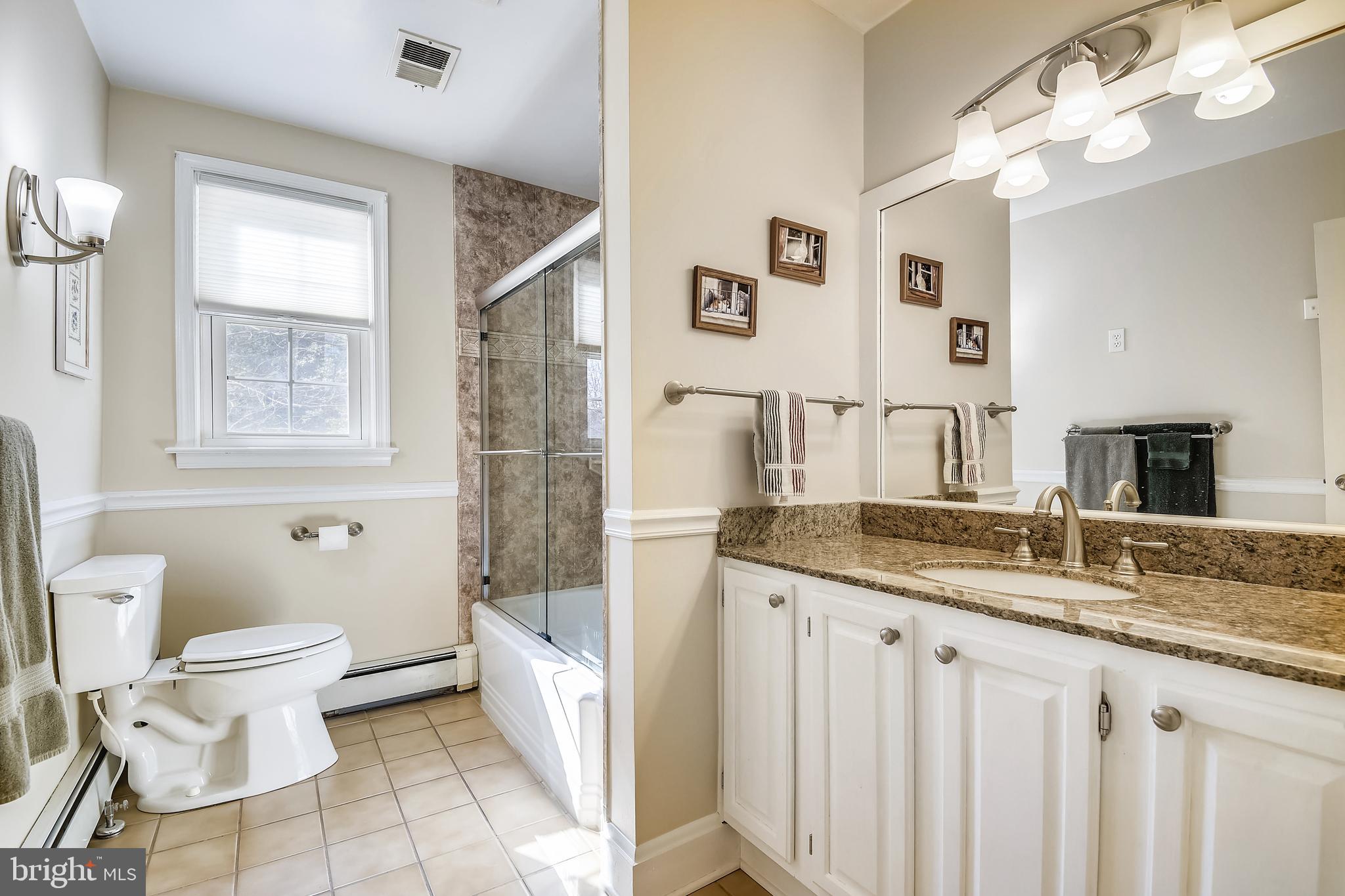 434 South Rolling Road Baltimore, MD 21228 - Photo 21 of 35 Hallway bath on main level