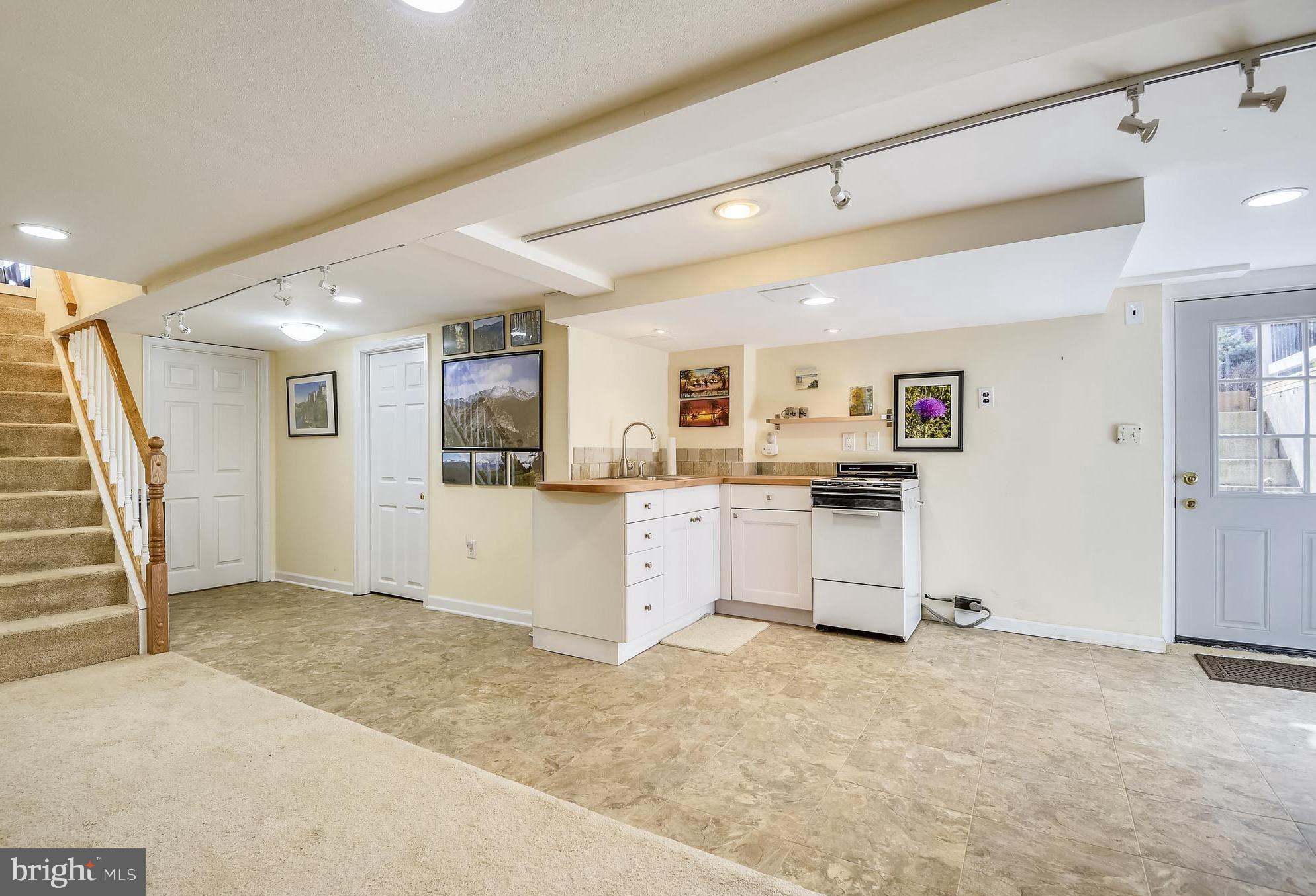 434 South Rolling Road Baltimore, MD 21228 - Photo 29 of 35 Kitchenette in lower level