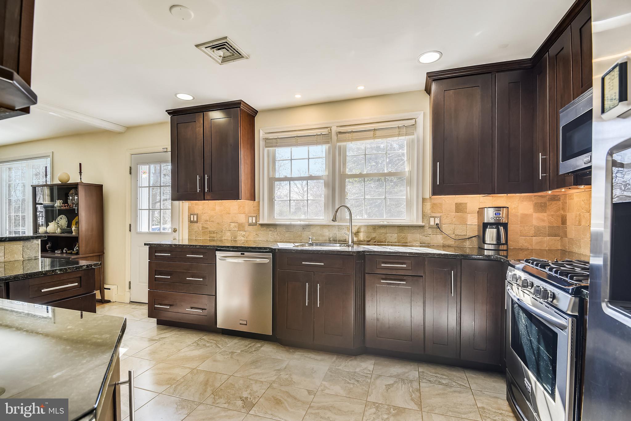 434 South Rolling Road Baltimore, MD 21228 - Photo 5 of 35