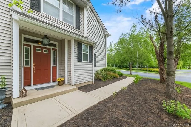 a view of a house with backyard and garden