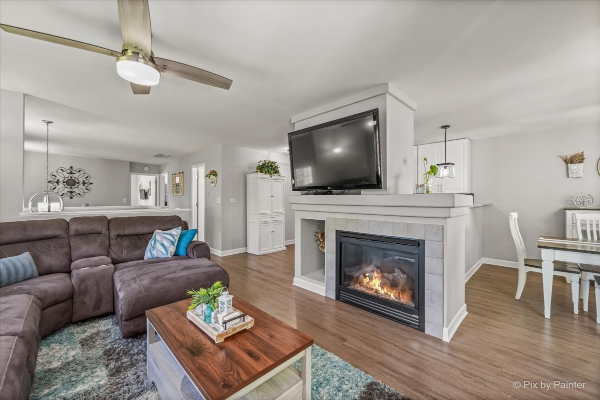 2433 Daybreak Court, Unit 2433 Elgin, IL 60123 - Photo 6 of 37