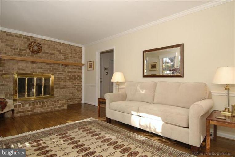 2024 Adams Hill Road Vienna, VA 22182 - Photo 13 of 30 Family Room