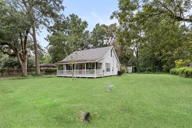 a view of a house with a big yard