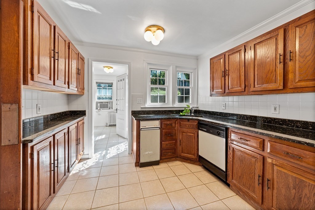 35 Moss Hill Road Boston, MA 02130 - Photo 8 of 33 Gallery Image 8