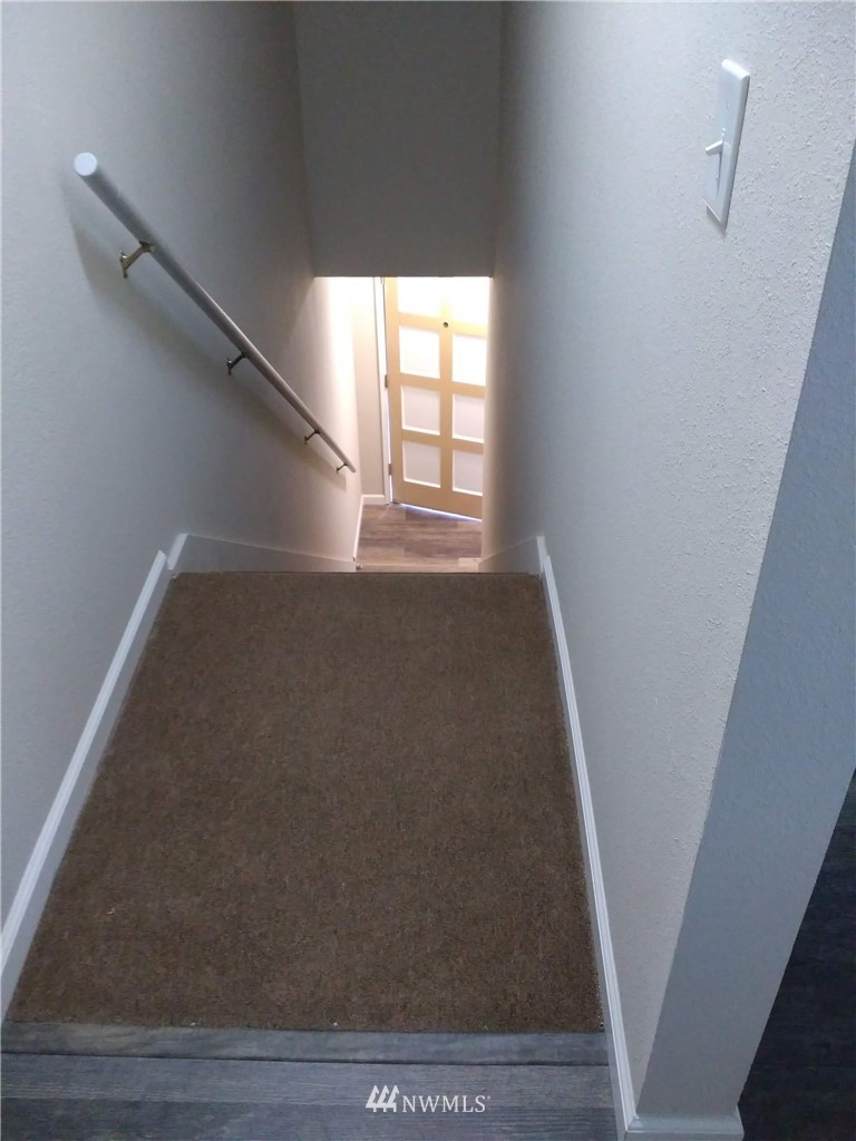 1141-1143 Magnuson Way Bremerton, WA 98310 - Photo 2 of 10 a view of balcony