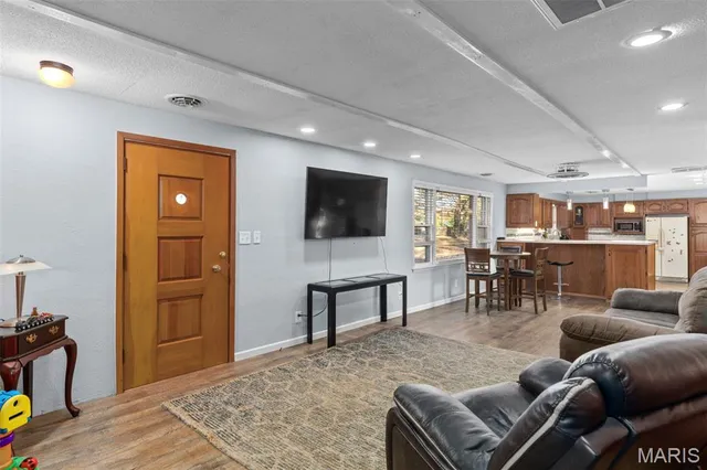 $299,000 | 20267 Tall Timber Road, Staunton, IL 62088