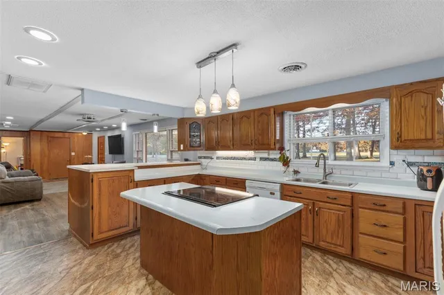 $299,000 | 20267 Tall Timber Road, Staunton, IL 62088