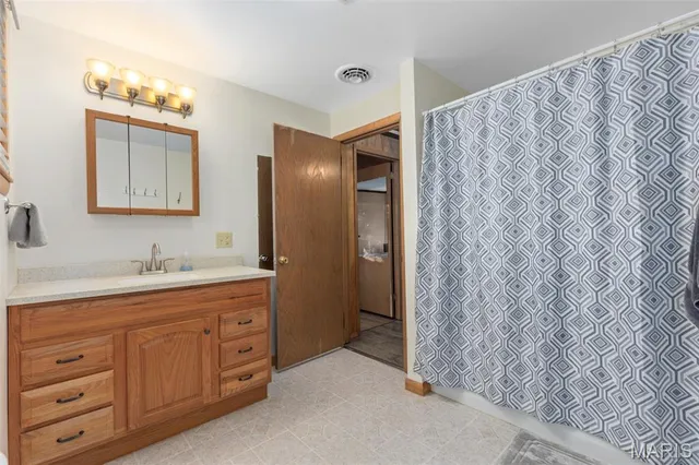 $299,000 | 20267 Tall Timber Road, Staunton, IL 62088