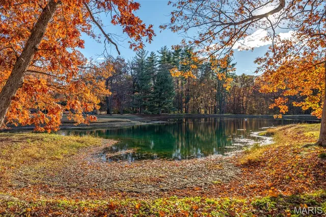 $299,000 | 20267 Tall Timber Road, Staunton, IL 62088