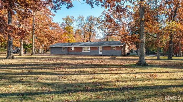 $299,000 | 20267 Tall Timber Road, Staunton, IL 62088
