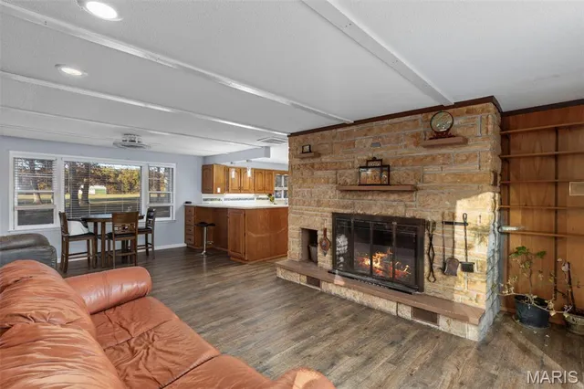 $299,000 | 20267 Tall Timber Road, Staunton, IL 62088