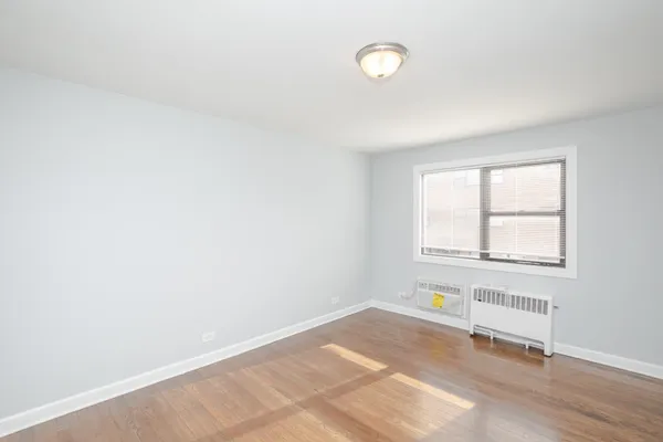 $1,980 | 6807 North Ridge Boulevard, Unit 102, Chicago, IL 60645