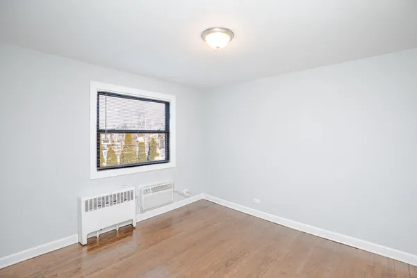 $1,980 | 6807 North Ridge Boulevard, Unit 102, Chicago, IL 60645
