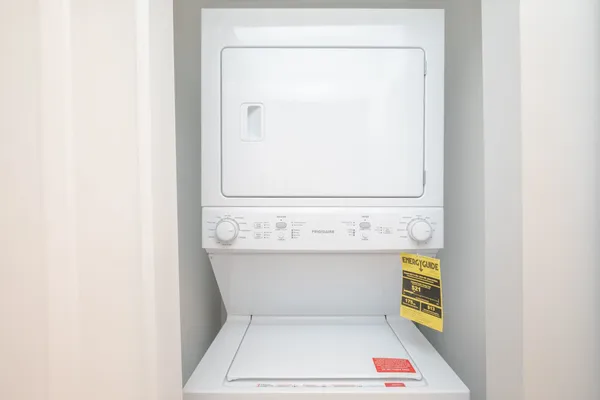 $1,980 | 6807 North Ridge Boulevard, Unit 102, Chicago, IL 60645