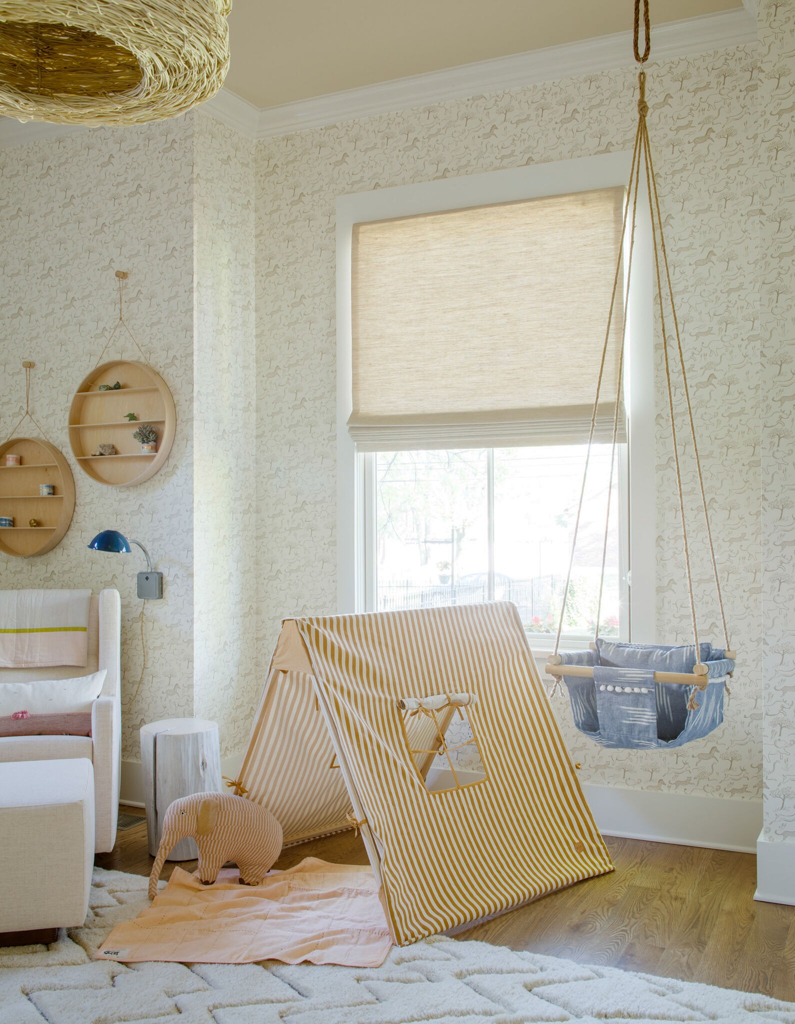 853 B Bradford Avenue Nashville, TN 37204 - Photo 27 of 49 a room with a table and window