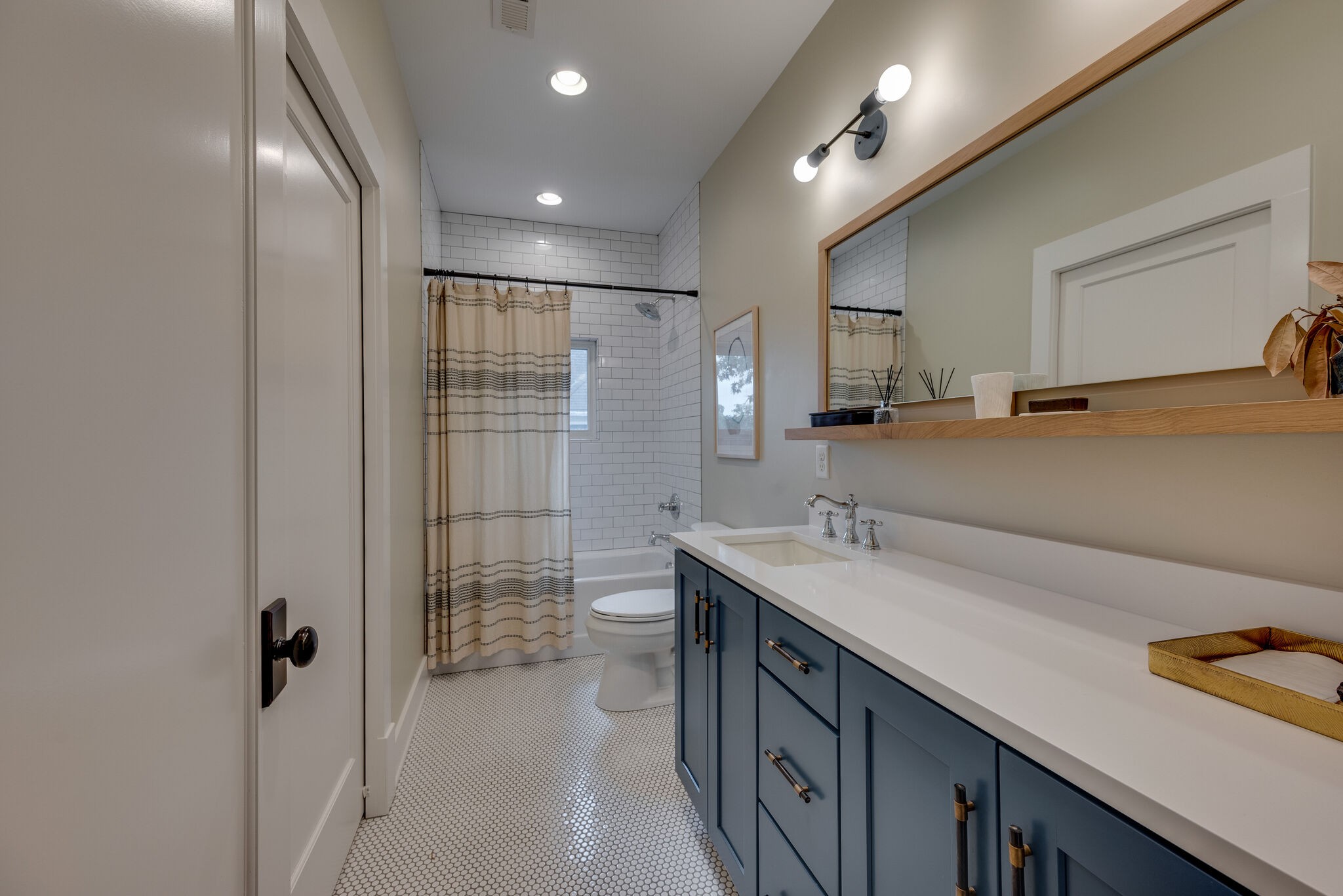 853 B Bradford Avenue Nashville, TN 37204 - Photo 37 of 49 a bathroom with a sink and a shower