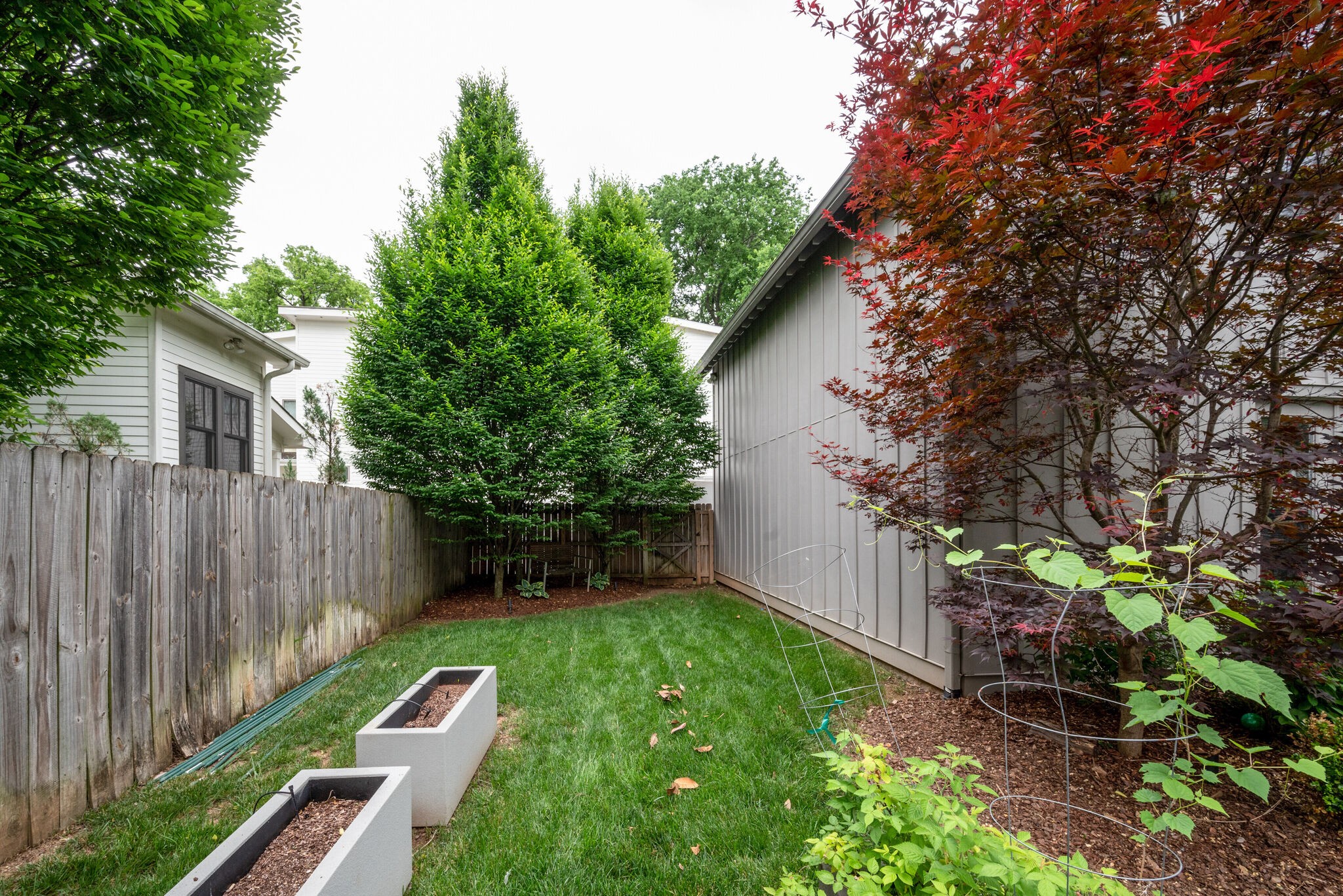 853 B Bradford Avenue Nashville, TN 37204 - Photo 46 of 49 a garden view with a seating space