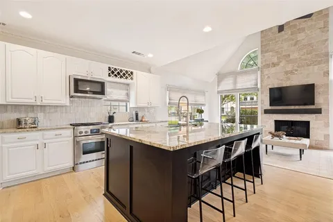 $985,000 | 6135 Belmont Avenue, Dallas, TX 75214