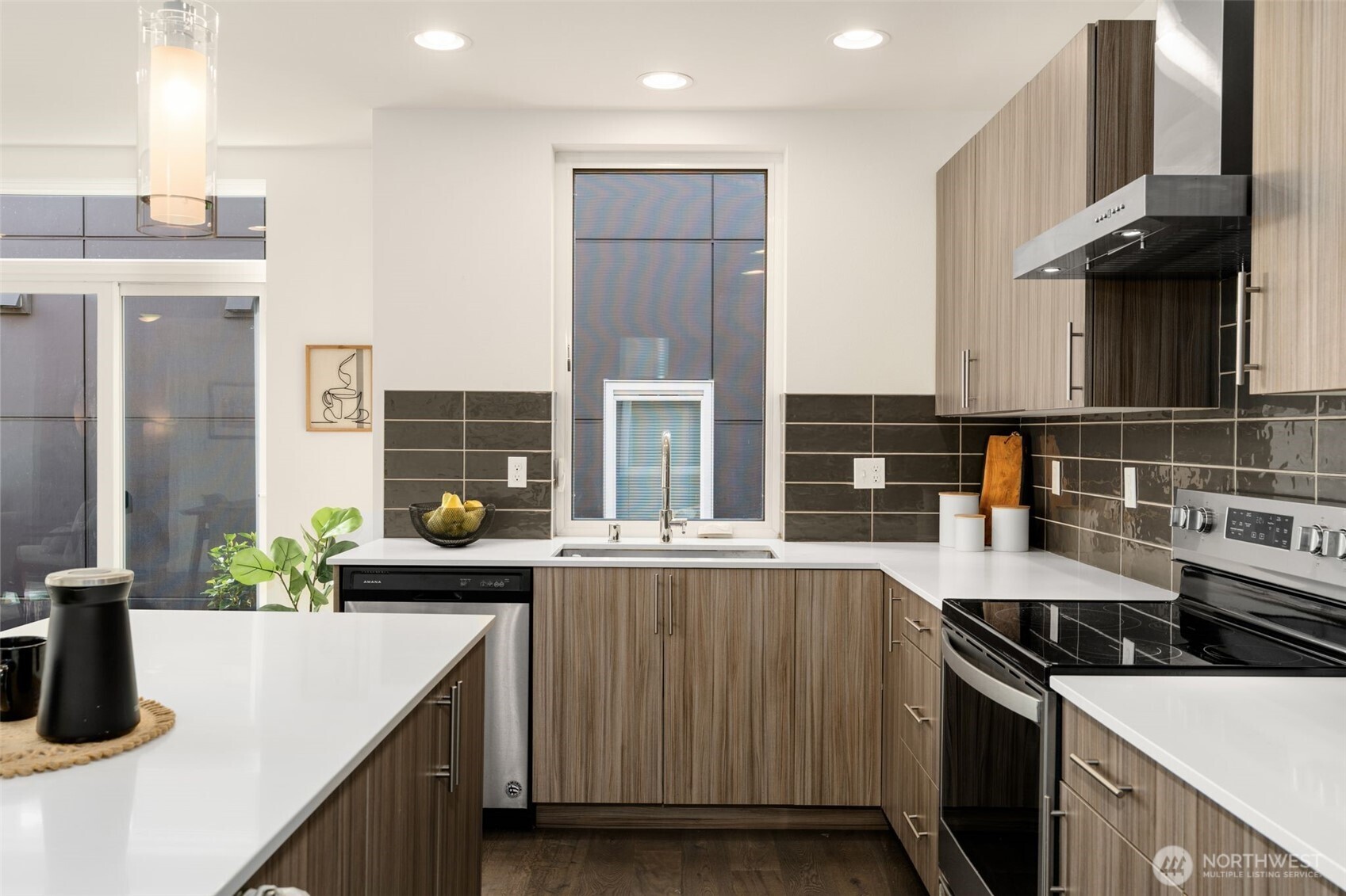 6012 South 127th Lane Seattle, WA 98178 - Photo 13 of 35