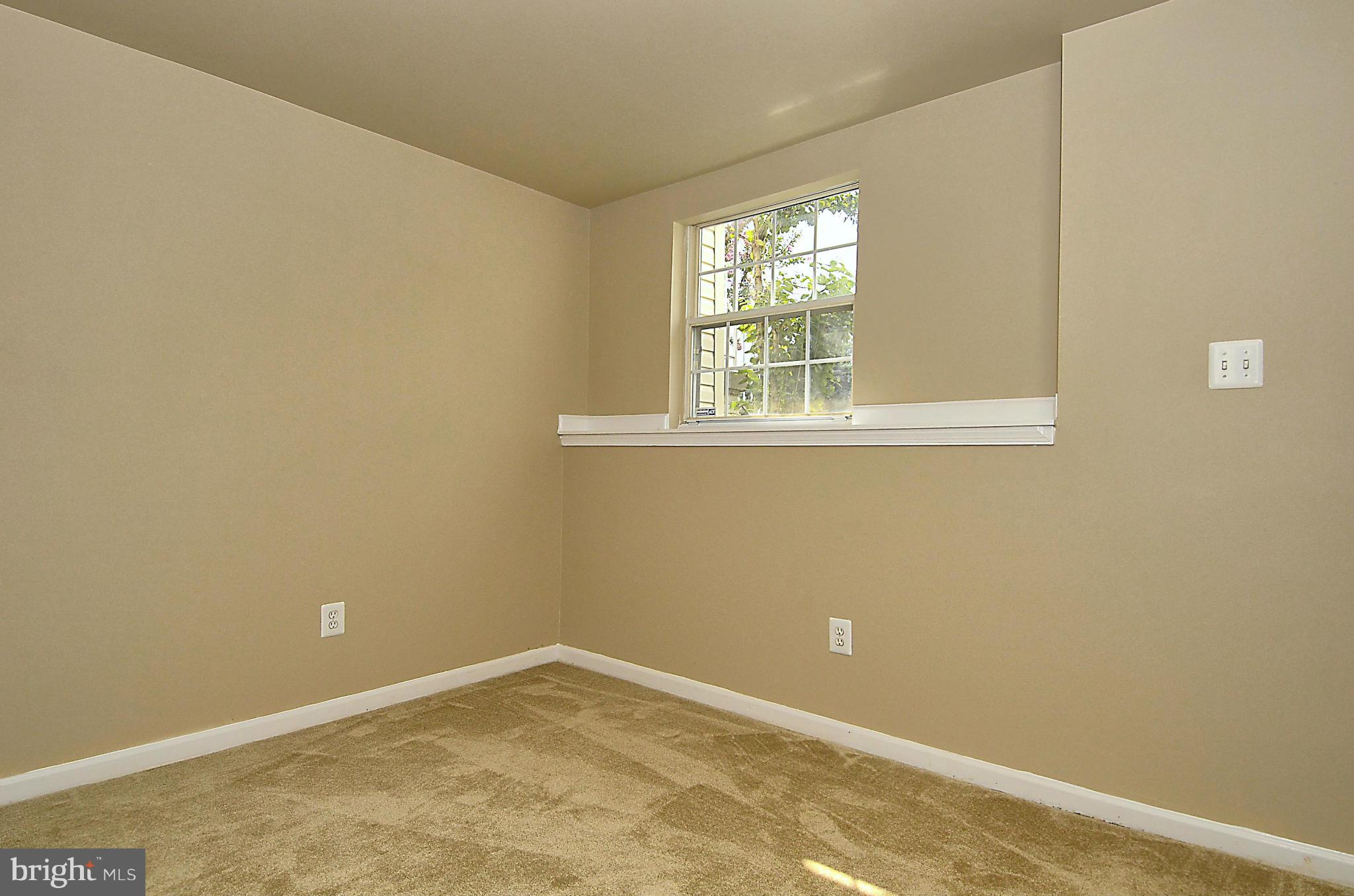 6405 Racetec Court Springfield, VA 22150 - Photo 19 of 30 an empty room with a window