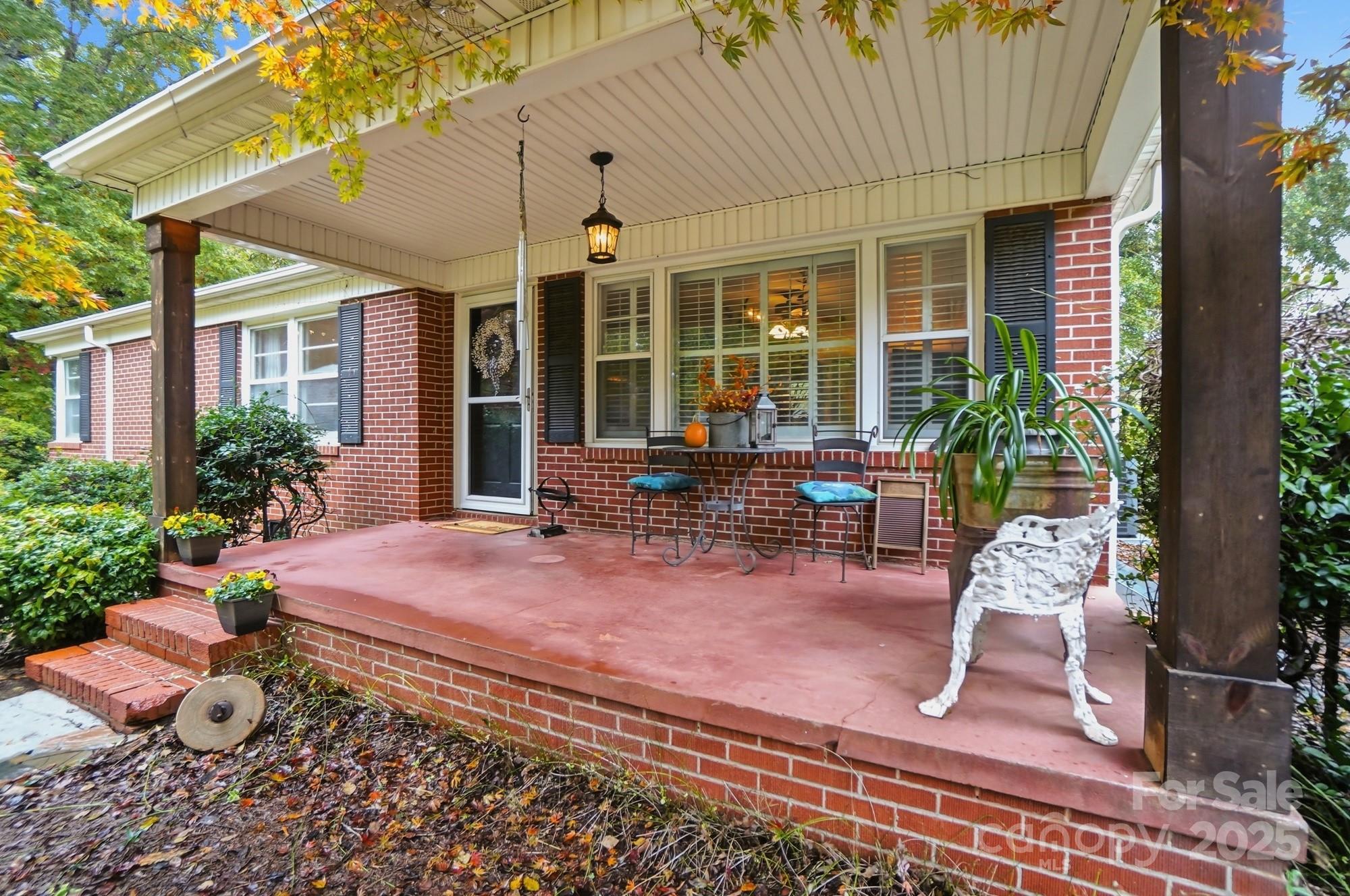 554 Loray Farm Road Dallas, NC 28034 - Photo 2 of 28 Gallery Image 2