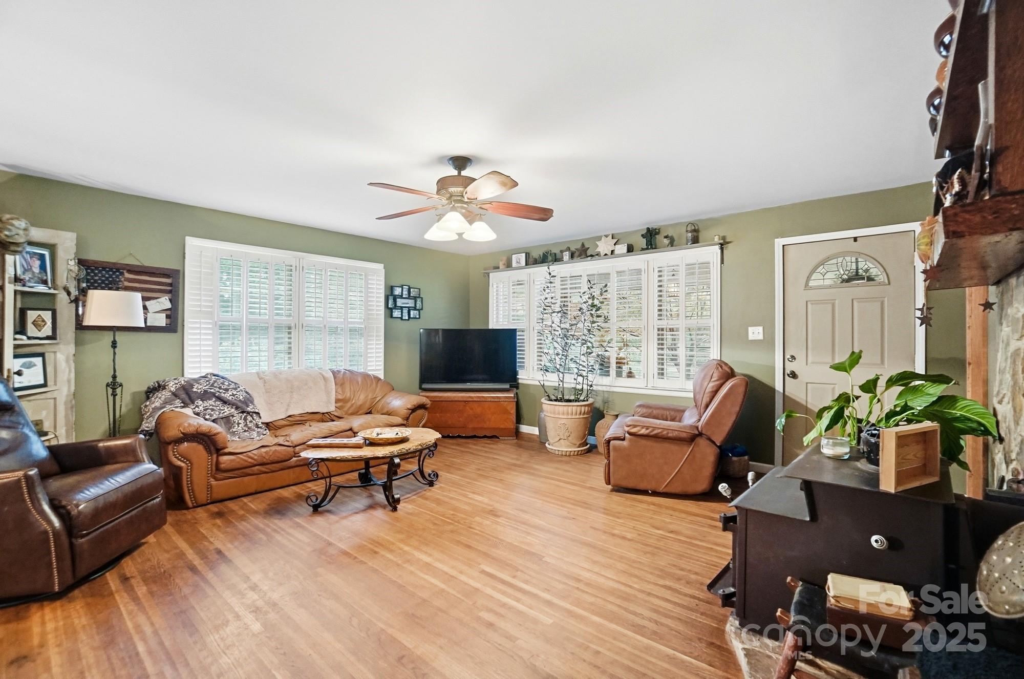 554 Loray Farm Road Dallas, NC 28034 - Photo 3 of 28 Gallery Image 3