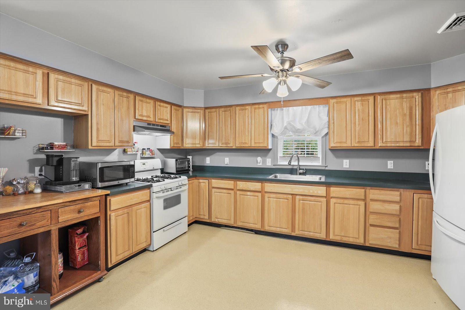 21 Skyport Road Mechanicsburg, PA 17050 - Photo 8 of 35 a kitchen with stainless steel appliances granite countertop a stove a sink dishwasher and a microwave oven with cabinets