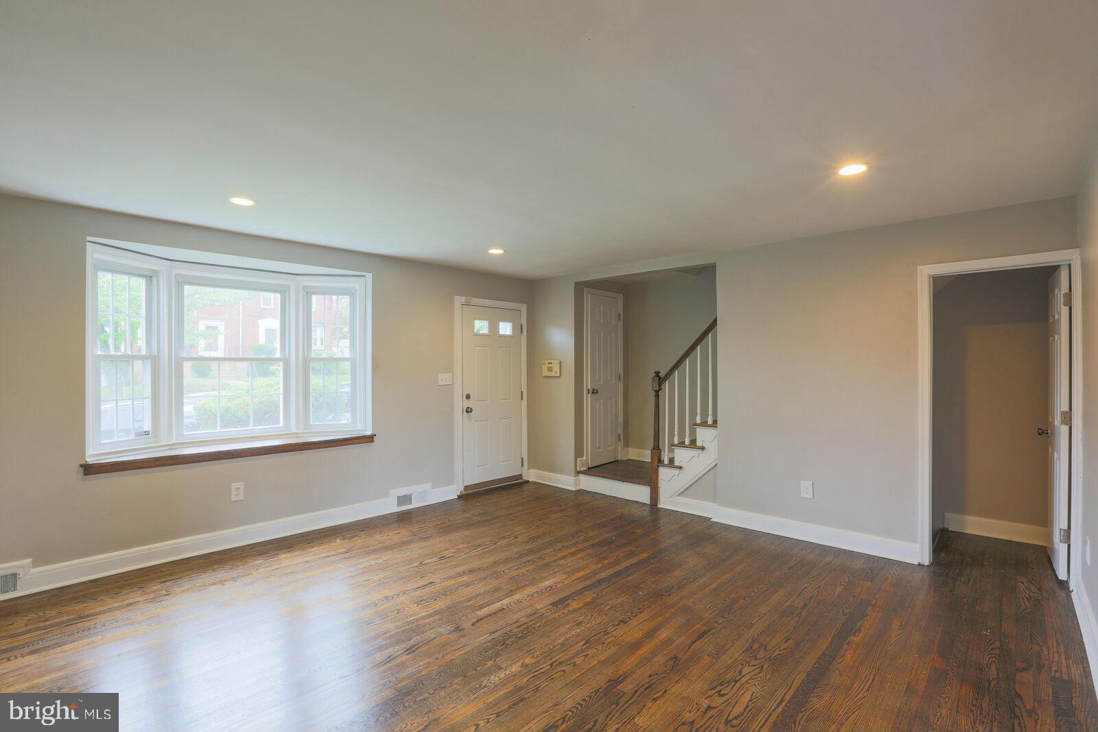 817 Stamford Road Baltimore, MD 21229 - Photo 8 of 28 Interior (General)