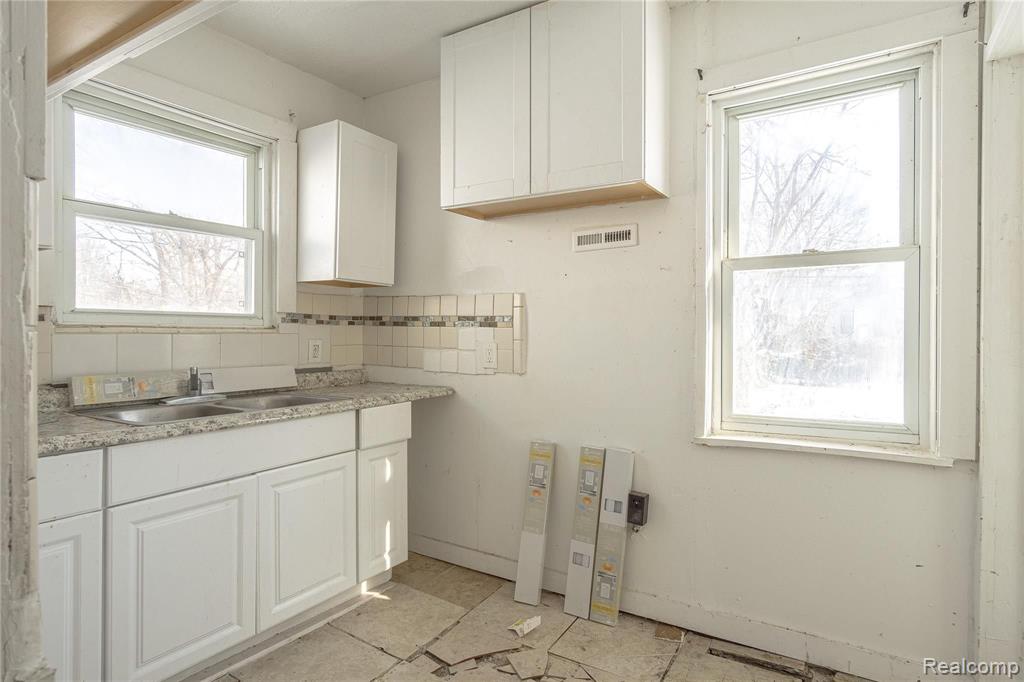 6050 Evergreen Road Detroit, MI 48228 - Photo 7 of 24
