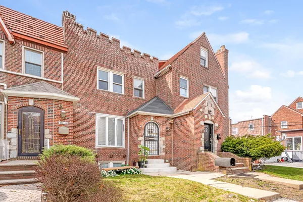 $829,000 | 232-16 143rd Avenue | Brookville