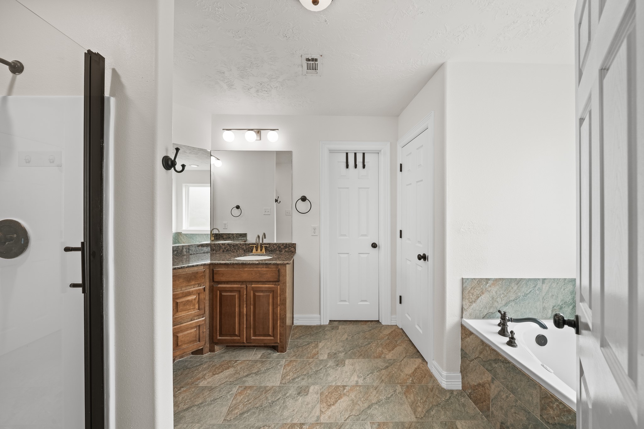 6101 Fox Ridge Drive Angleton, TX 77515 - Photo 19 of 30