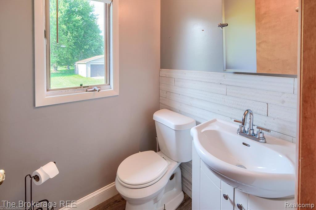 5495 East Coldwater Road Flint, MI 48506 - Photo 24 of 44