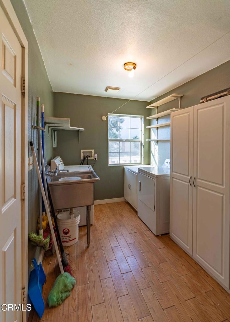 1331 Richmond Road Santa Paula, CA 93060 - Photo 13 of 43 1331 Richmond Rd - Laundry 2