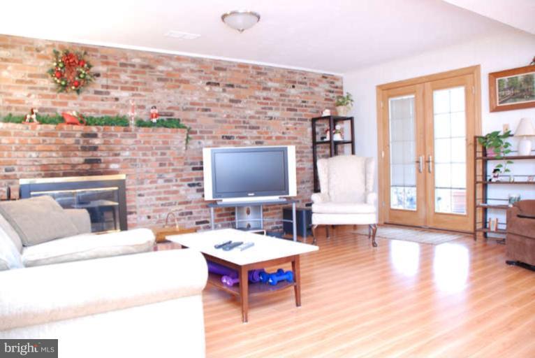 1601 Crestline Road Silver Spring, MD 20904 - Photo 9 of 19 Family Room