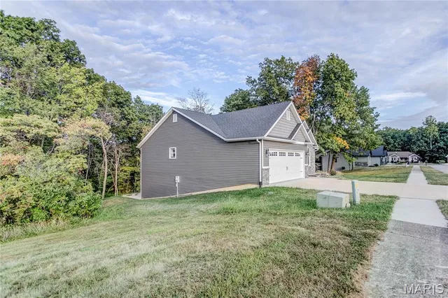 $355,000 | 1127 Redwing Court, Grafton, IL 62037