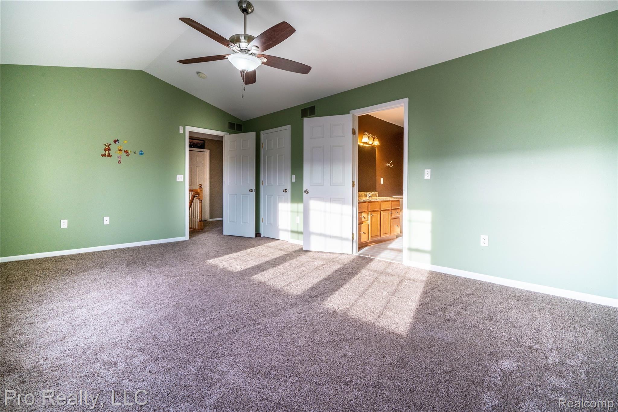 49049 Hawksburry Road Canton, MI 48188 - Photo 28 of 32 DSC03465-HDR.jpg