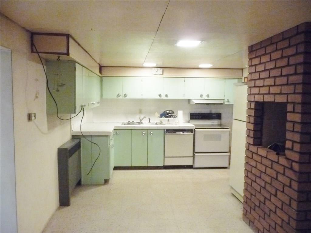 324-328 Guys Run Road Cheswick, PA 15024 - Photo 16 of 25 Lower level kitchen area.