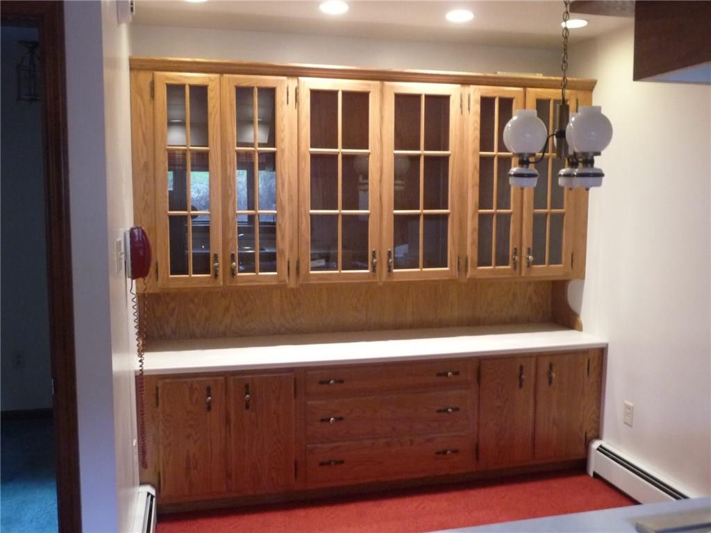 324-328 Guys Run Road Cheswick, PA 15024 - Photo 10 of 25 Breakfast area with full-length cabinetry