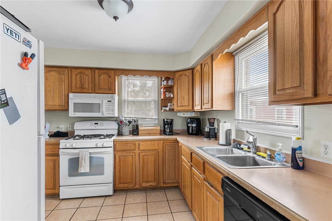 443 Crossfield Road Irondequoit, NY 14609 - Photo 11 of 28