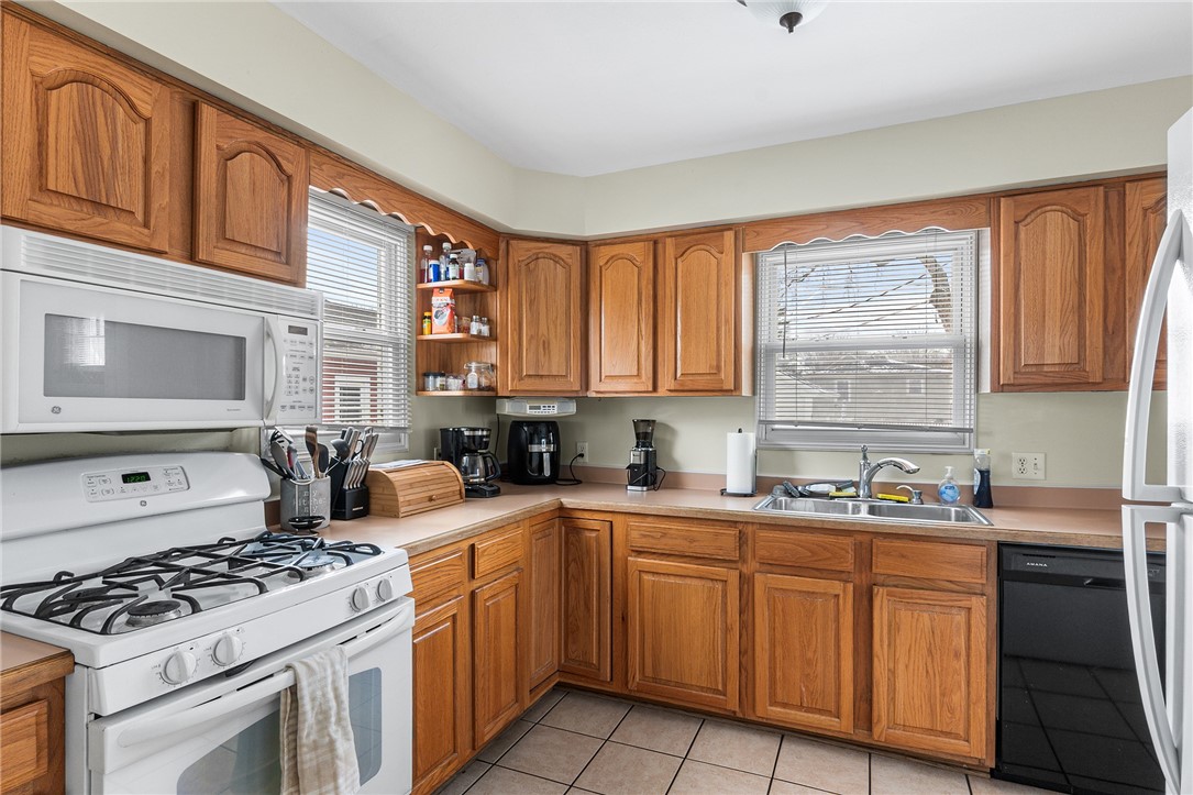 443 Crossfield Road Irondequoit, NY 14609 - Photo 12 of 28