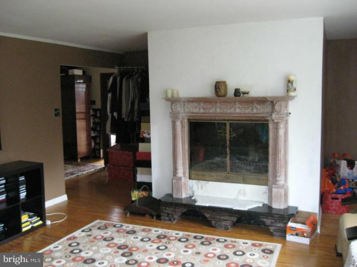 724 Rydal Road Abington, PA 19046 - Photo 8 of 25