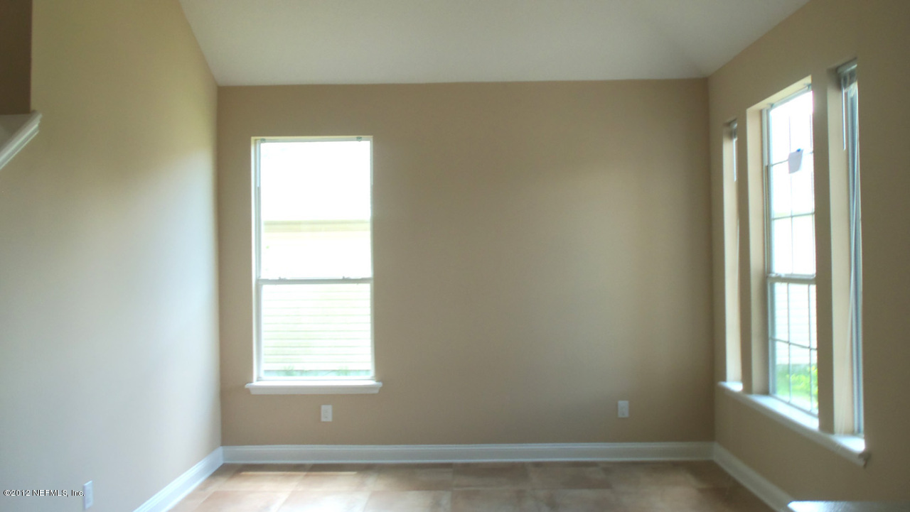 11571 Oaklawn Road Jacksonville, FL 32218 - Photo 3 of 11 Oaklawn-Living room or Bonus room