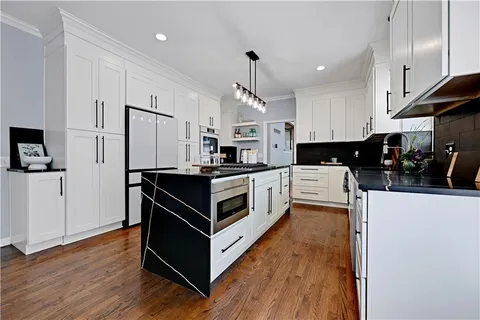 $750,000 | 5005 West 131st Street, Leawood, KS 66209