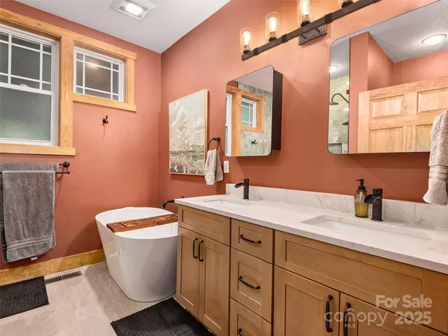 $640,000 | 264 Charming Lane, Hendersonville, NC 28792